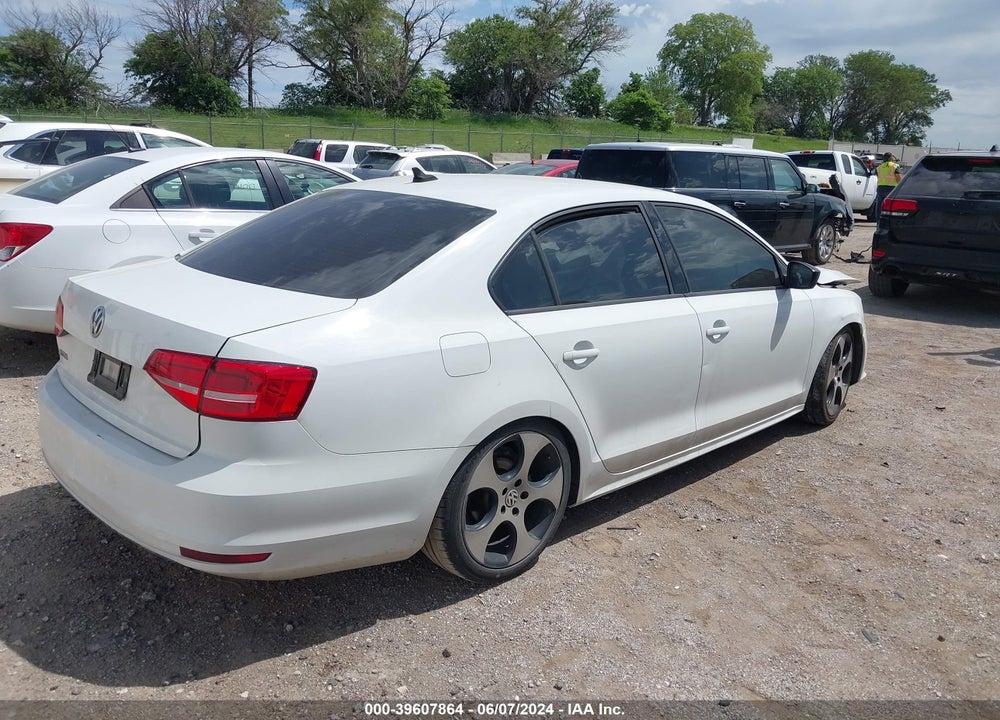 2015 VOLKSWAGEN JETTA 2.0L S VIN: 3VW2K7AJ8FM353740