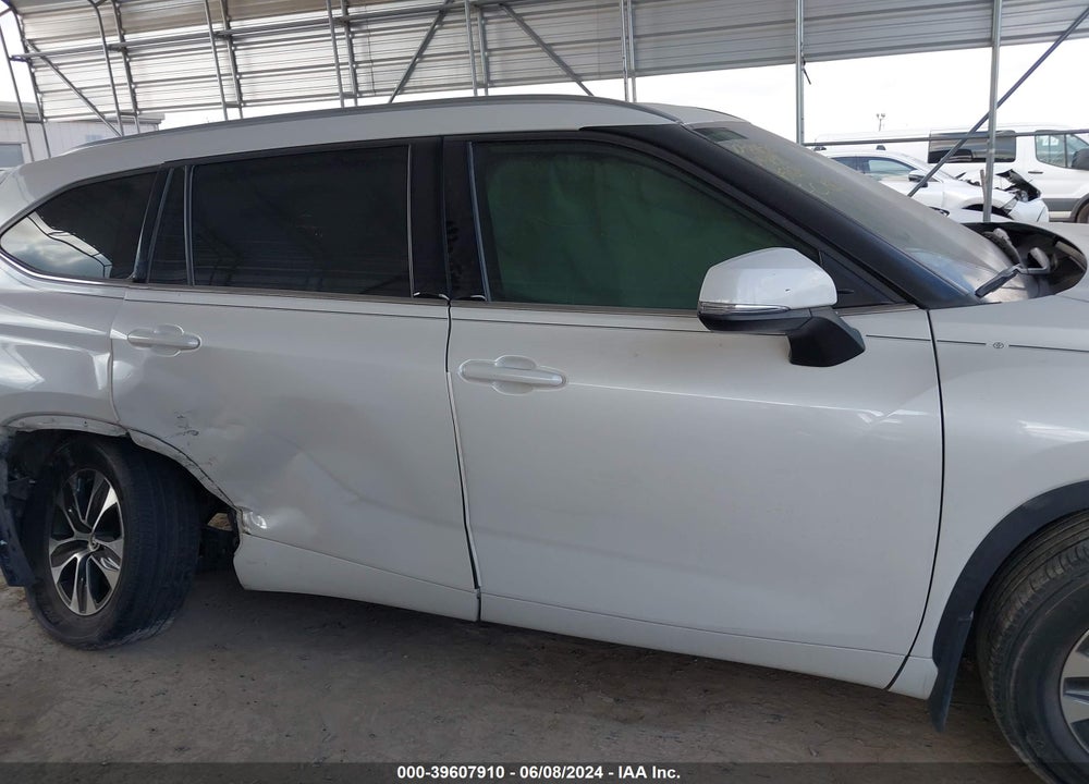 2021 TOYOTA HIGHLANDER XLE VIN: 5TDGZRAH8MS044148