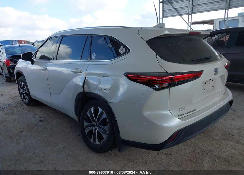 2021 TOYOTA HIGHLANDER XLE VIN: 5TDGZRAH8MS044148