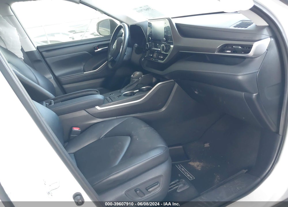 2021 TOYOTA HIGHLANDER XLE VIN: 5TDGZRAH8MS044148