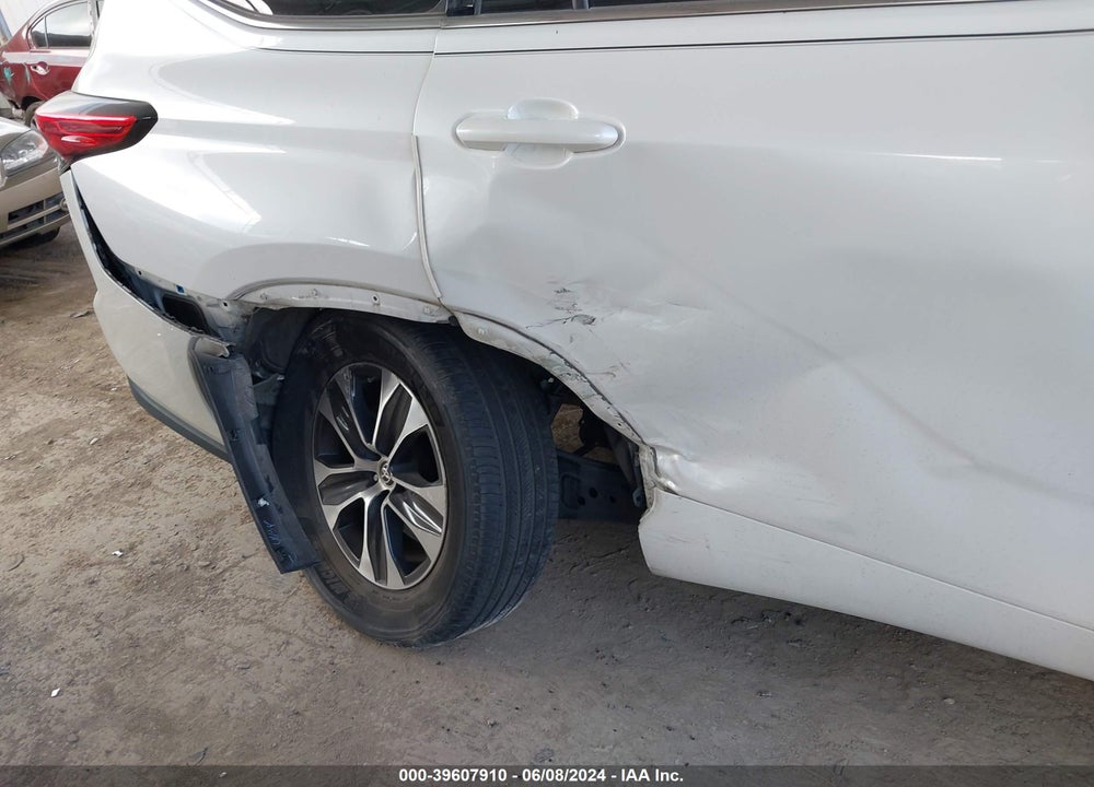 2021 TOYOTA HIGHLANDER XLE VIN: 5TDGZRAH8MS044148