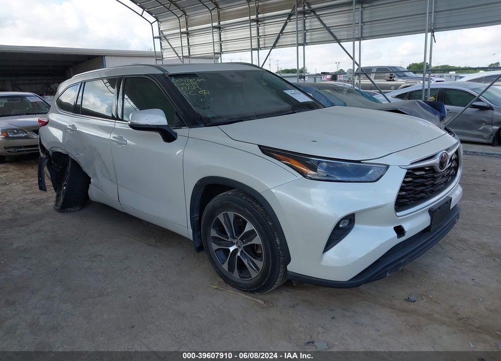 2021 TOYOTA HIGHLANDER XLE VIN: 5TDGZRAH8MS044148