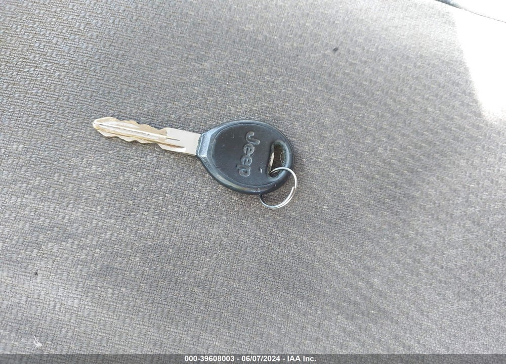 2004 JEEP LIBERTY SPORT VIN: 1J4GL48K24W178816
