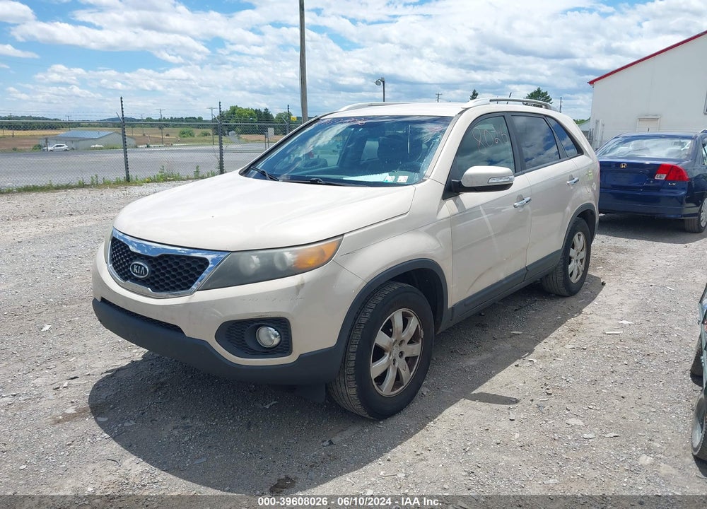 2011 KIA SORENTO LX VIN: 5XYKT4A11BG132020