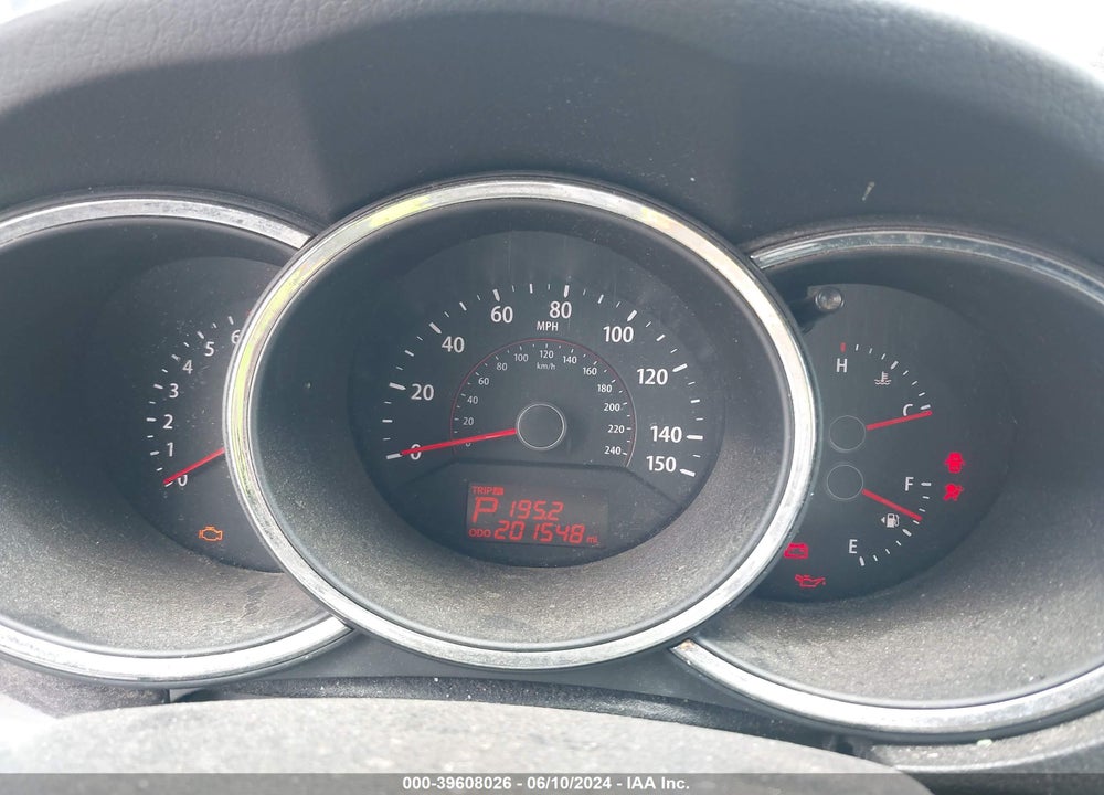 2011 KIA SORENTO LX VIN: 5XYKT4A11BG132020