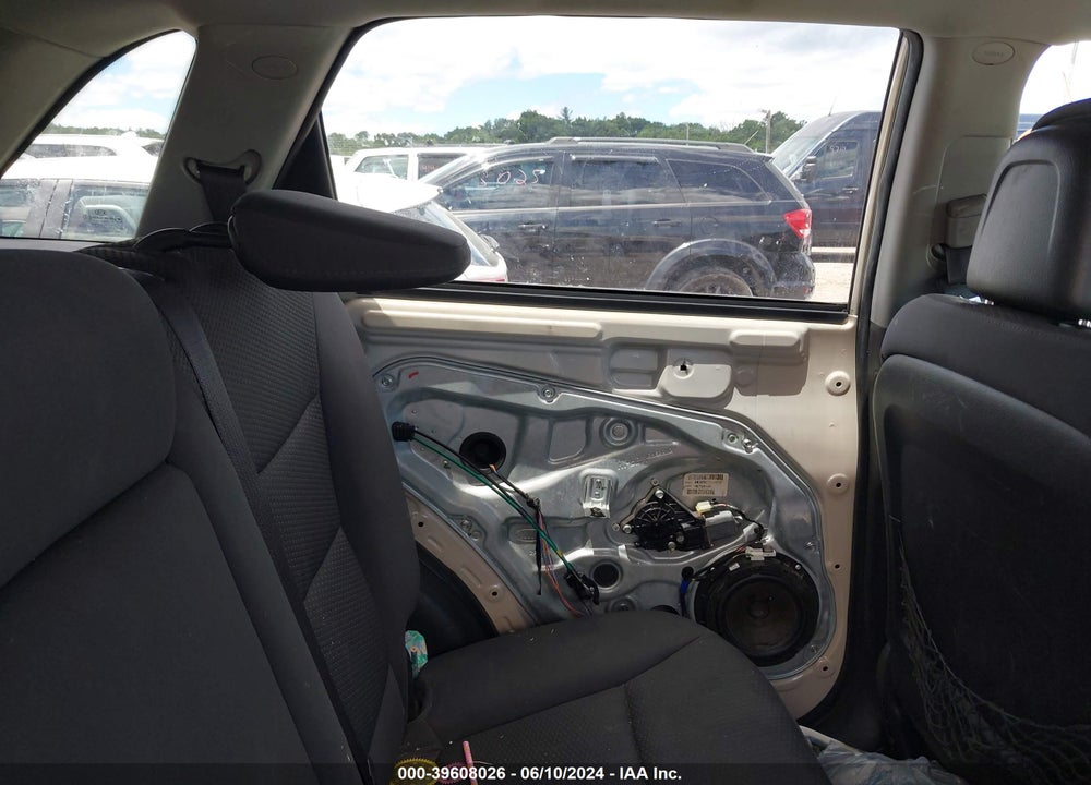 2011 KIA SORENTO LX VIN: 5XYKT4A11BG132020