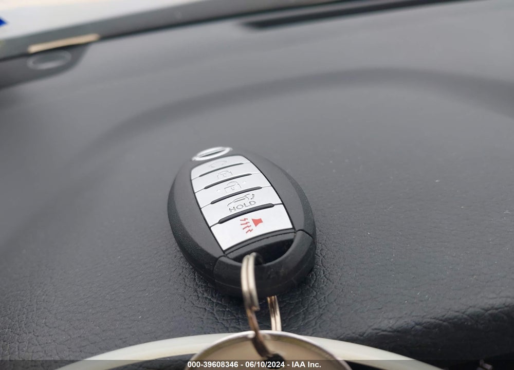 2018 NISSAN ROGUE SL VIN: 5N1AT2MT1JC843051