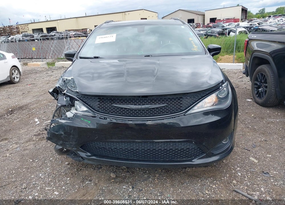 2018 CHRYSLER PACIFICA TOURING L VIN: 2C4RC1BG4JR158587