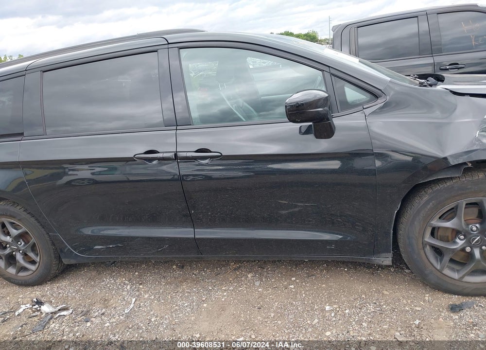 2018 CHRYSLER PACIFICA TOURING L VIN: 2C4RC1BG4JR158587