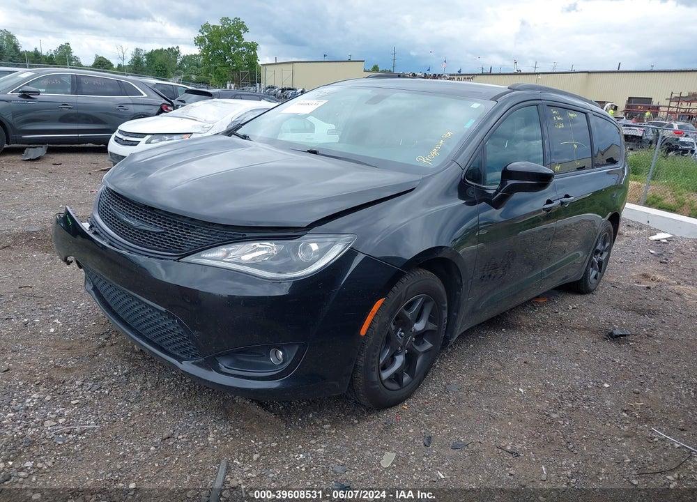 2018 CHRYSLER PACIFICA TOURING L VIN: 2C4RC1BG4JR158587