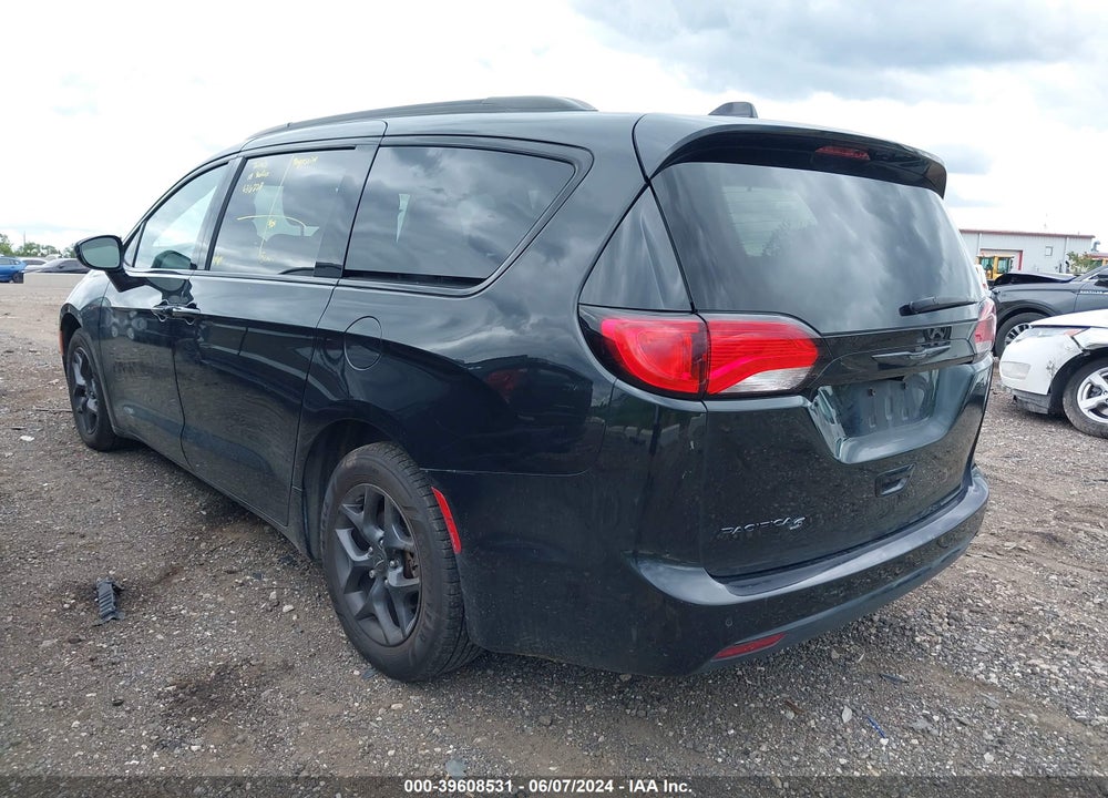 2018 CHRYSLER PACIFICA TOURING L VIN: 2C4RC1BG4JR158587
