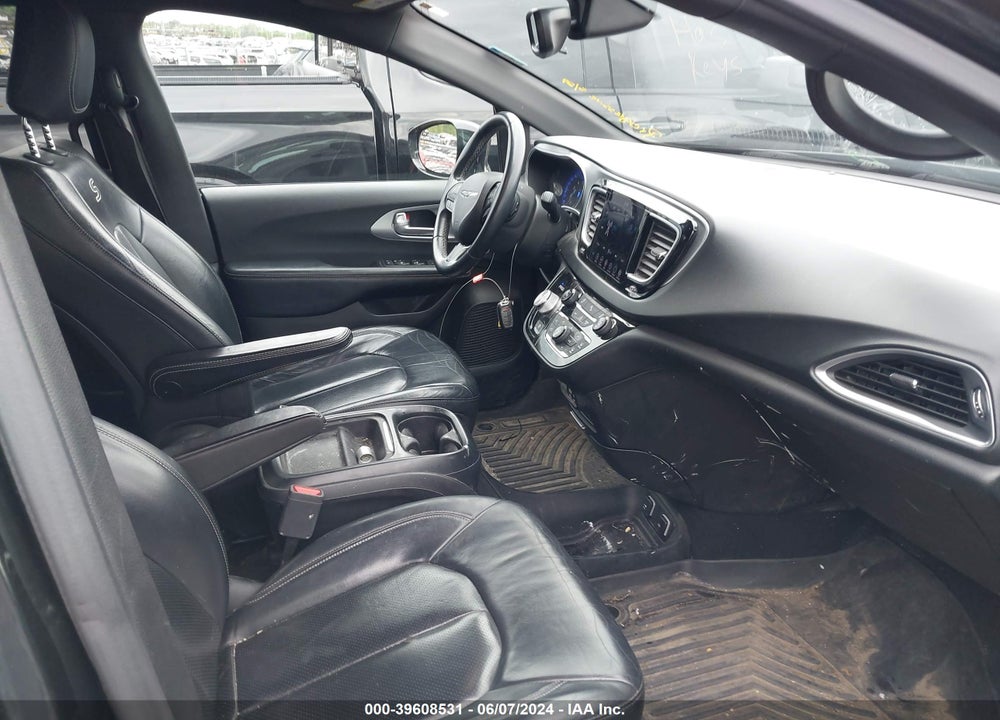 2018 CHRYSLER PACIFICA TOURING L VIN: 2C4RC1BG4JR158587