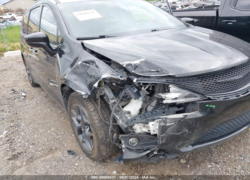 2018 CHRYSLER PACIFICA TOURING L VIN: 2C4RC1BG4JR158587