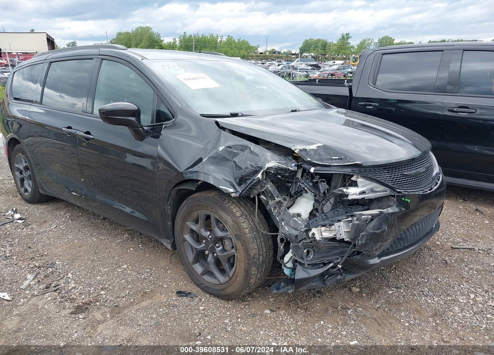 2018 CHRYSLER PACIFICA TOURING L VIN: 2C4RC1BG4JR158587