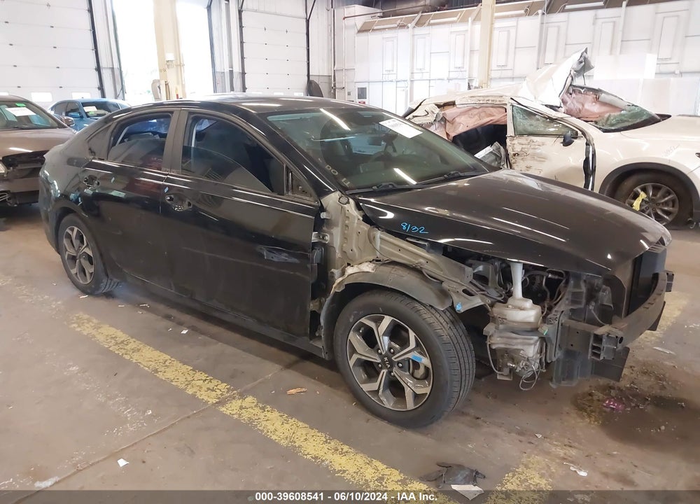2019 KIA FORTE LXS VIN: 3KPF24AD3KE108765