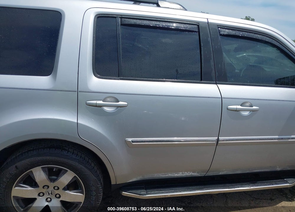 2015 HONDA PILOT TOURING VIN: 5FNYF4H91FB016195