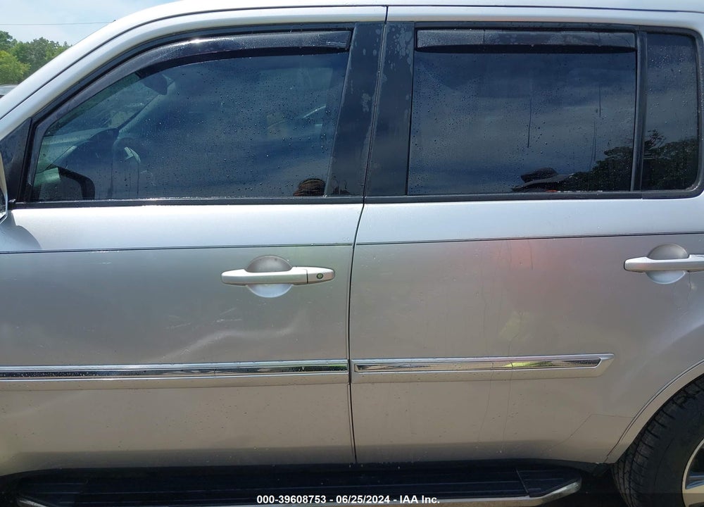 2015 HONDA PILOT TOURING VIN: 5FNYF4H91FB016195