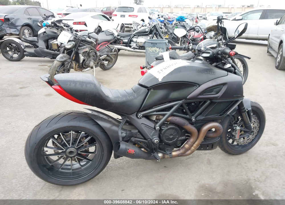 2015 DUCATI DIAVEL VIN: ZDM13BSW7FB026654