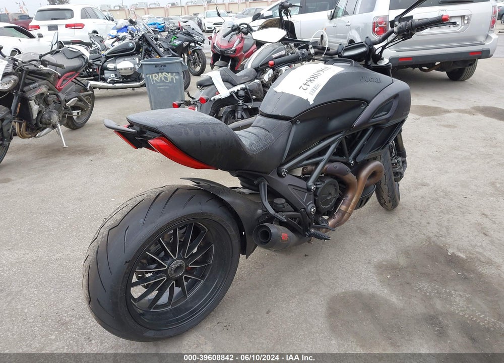 2015 DUCATI DIAVEL VIN: ZDM13BSW7FB026654