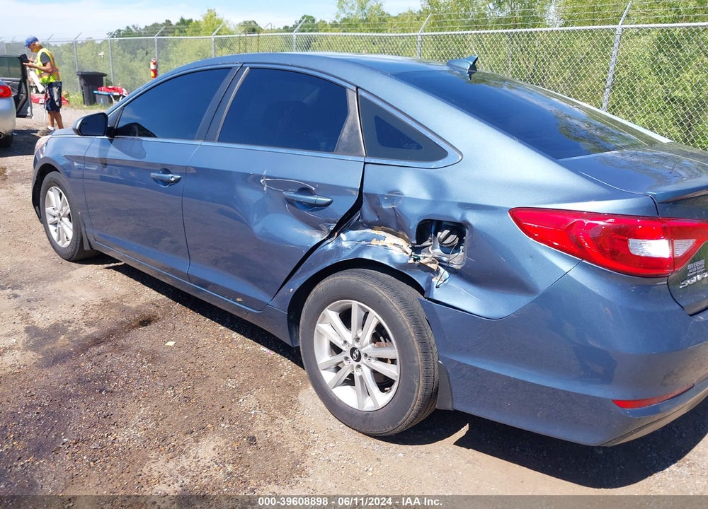 2015 HYUNDAI SONATA SE VIN: 5NPE24AF2FH239944