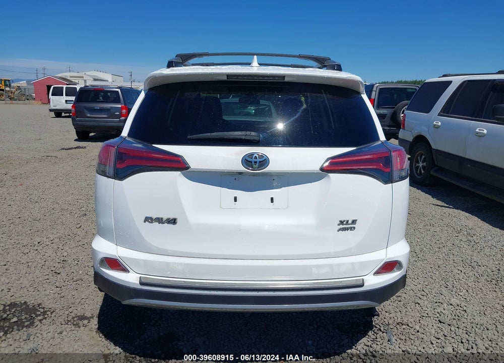 2018 TOYOTA RAV4 XLE VIN: 2T3RFREV8JW851622