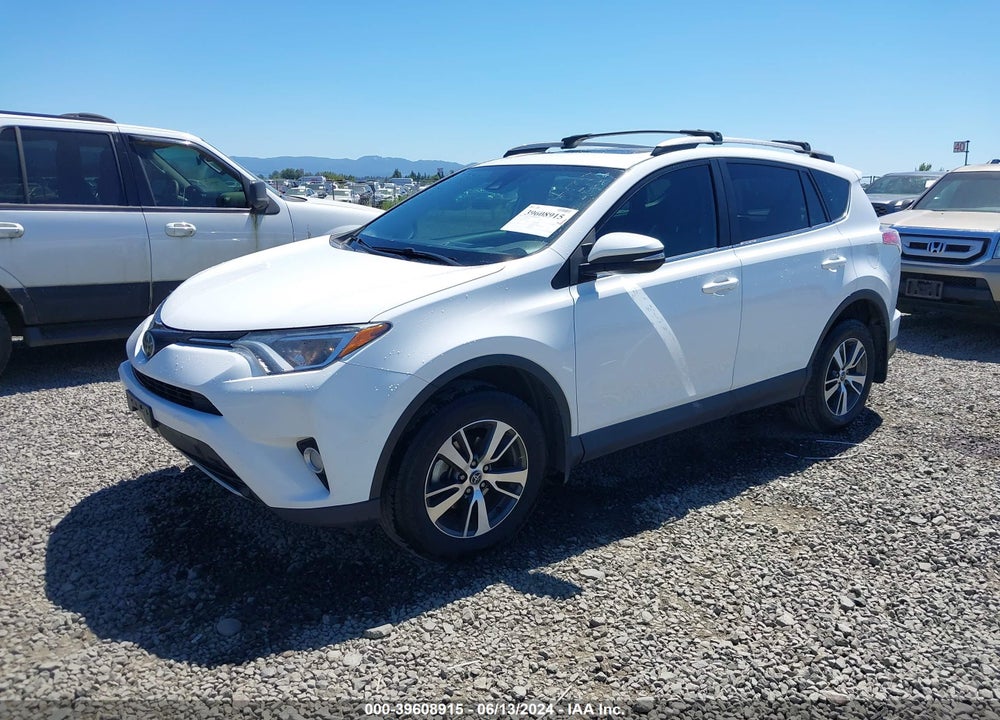 2018 TOYOTA RAV4 XLE VIN: 2T3RFREV8JW851622