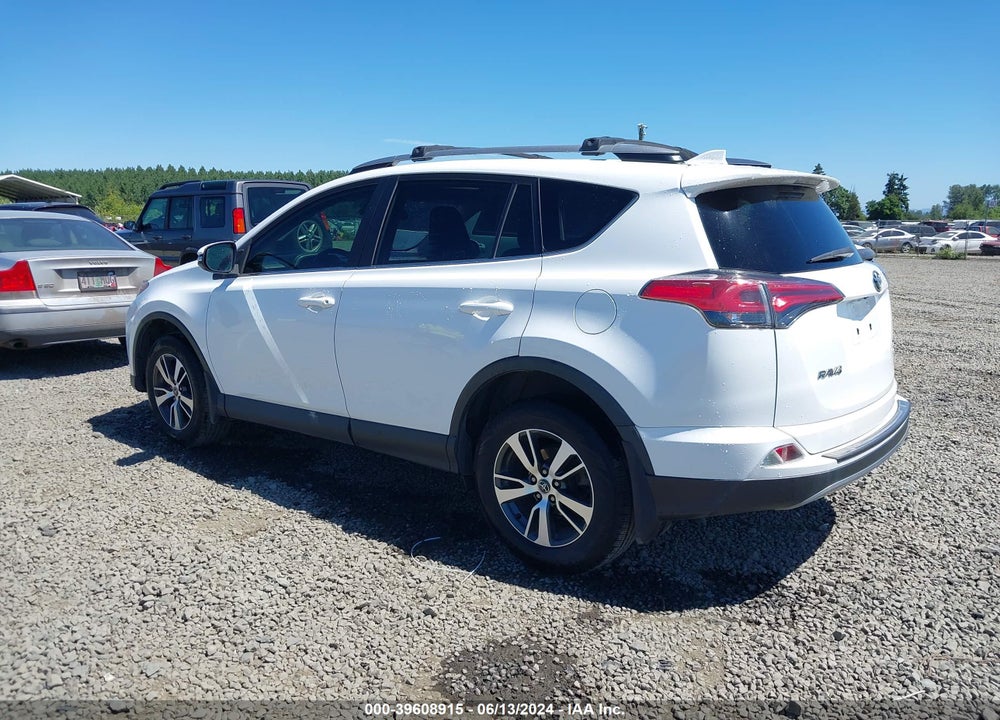 2018 TOYOTA RAV4 XLE VIN: 2T3RFREV8JW851622