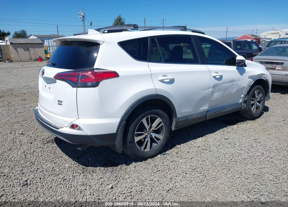 2018 TOYOTA RAV4 XLE VIN: 2T3RFREV8JW851622