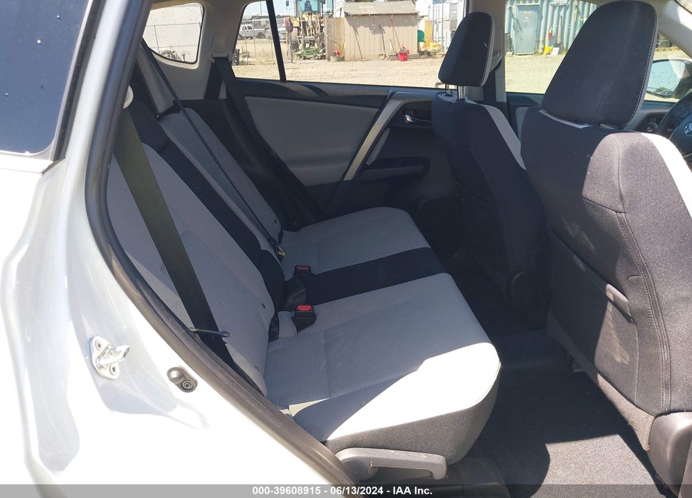 2018 TOYOTA RAV4 XLE VIN: 2T3RFREV8JW851622