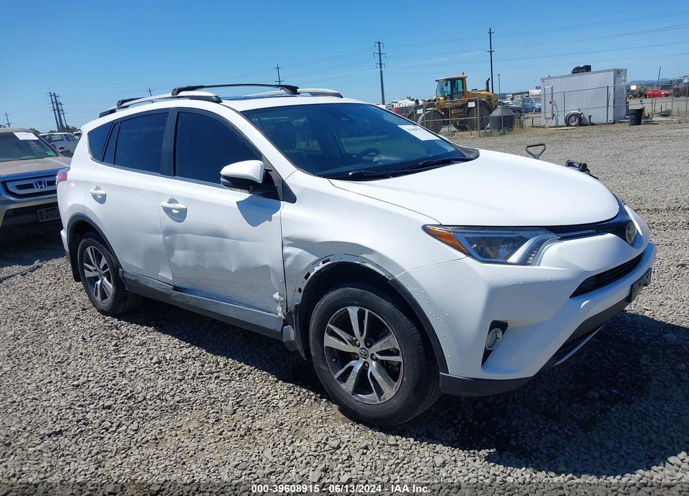 2018 TOYOTA RAV4 XLE VIN: 2T3RFREV8JW851622