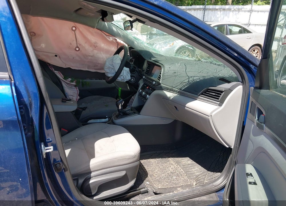 2020 HYUNDAI ELANTRA SEL VIN: 5NPD84LF4LH569488