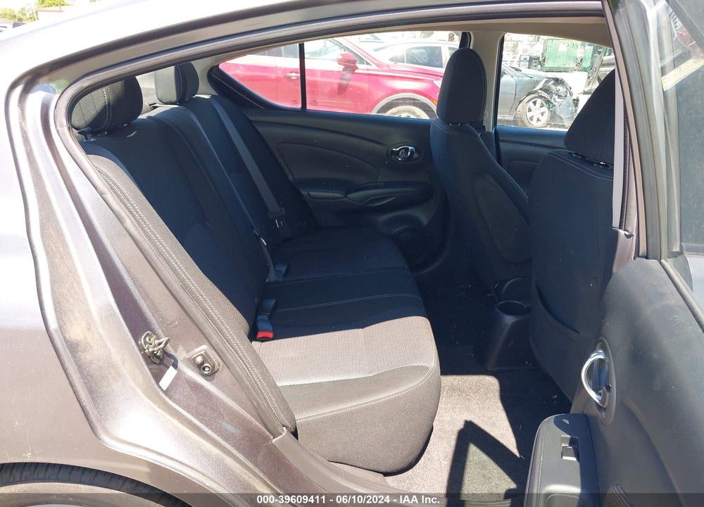 2017 NISSAN VERSA 1.6 SL VIN: 3N1CN7AP3HL857160