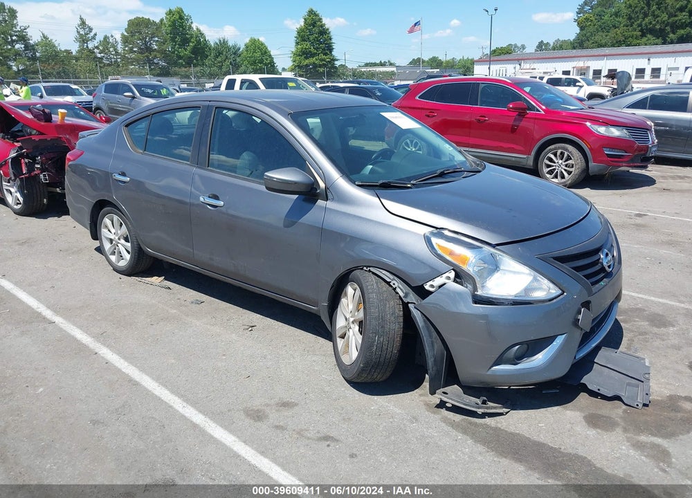 2017 NISSAN VERSA 1.6 SL VIN: 3N1CN7AP3HL857160
