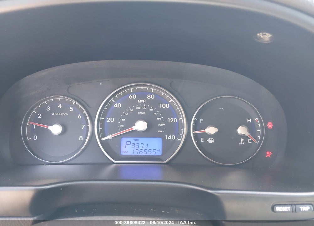 2011 HYUNDAI SANTA FE SE VIN: 5XYZHDAGXBG003603