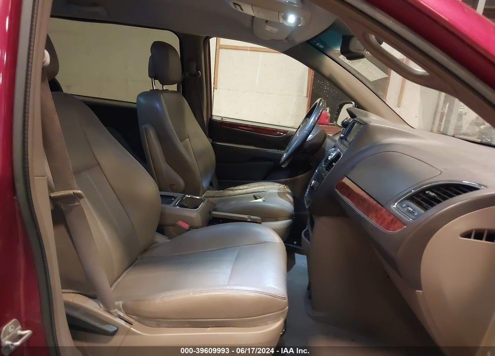 2014 CHRYSLER TOWN & COUNTRY VIN: 2C4RC1BG0ER326196