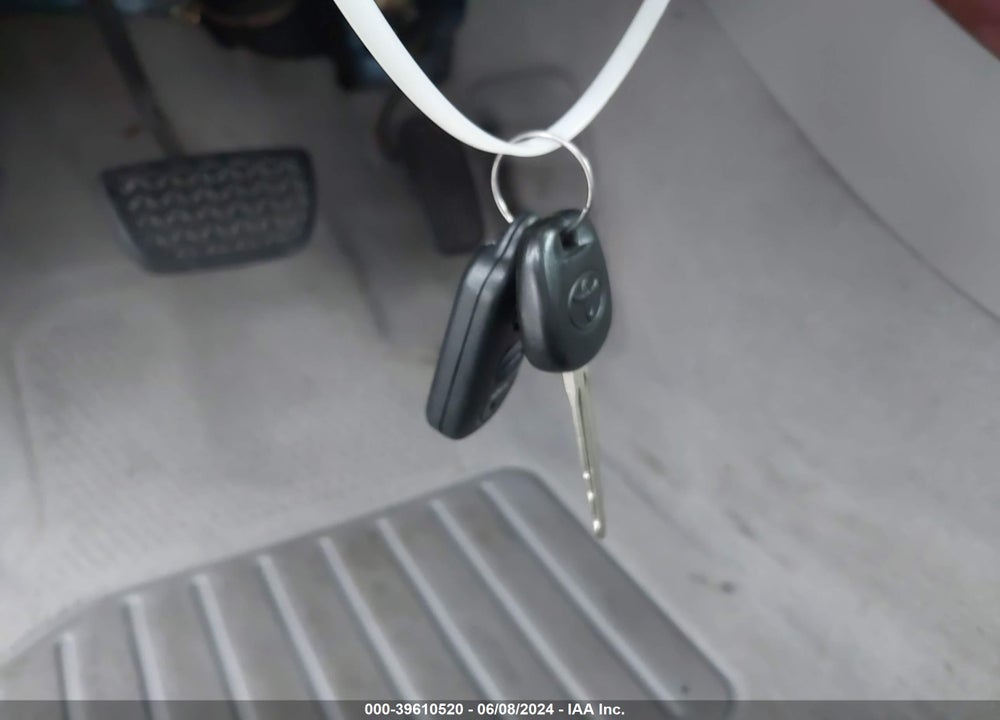 2004 TOYOTA CAMRY XLE V6 VIN: 4T1BF32K14U576651