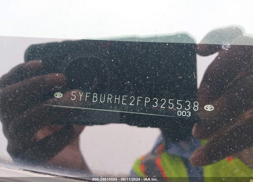 2015 TOYOTA COROLLA LE VIN: 5YFBURHE2FP325538