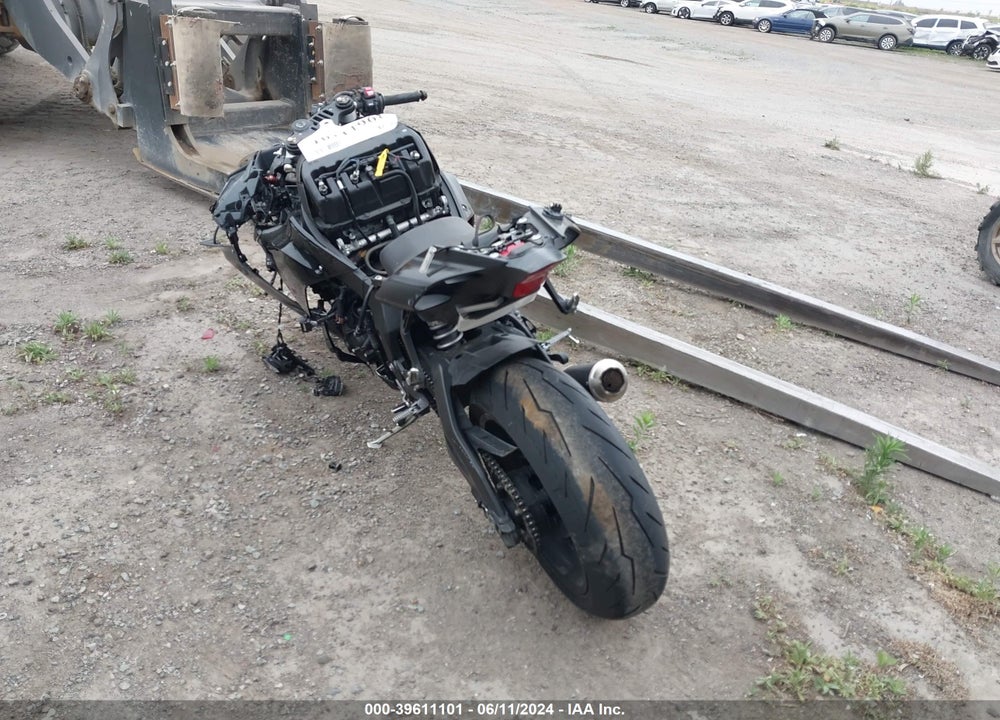 2020 YAMAHA YZFR1 VIN: JYARN66E9LA000829