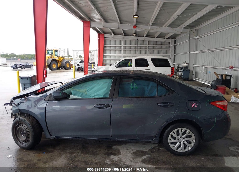 2018 TOYOTA COROLLA LE VIN: 5YFBURHE2JP796579
