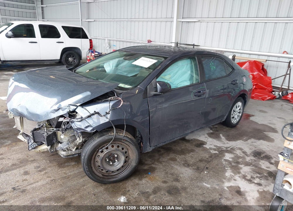 2018 TOYOTA COROLLA LE VIN: 5YFBURHE2JP796579