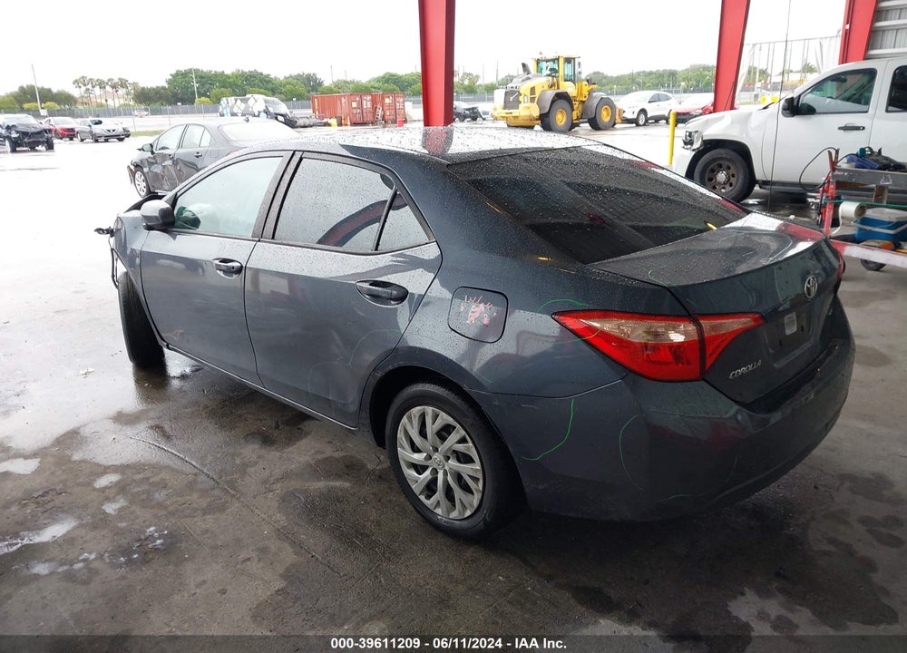 2018 TOYOTA COROLLA LE VIN: 5YFBURHE2JP796579