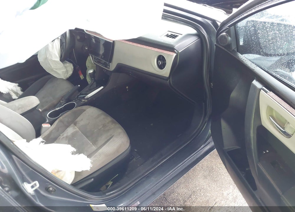 2018 TOYOTA COROLLA LE VIN: 5YFBURHE2JP796579