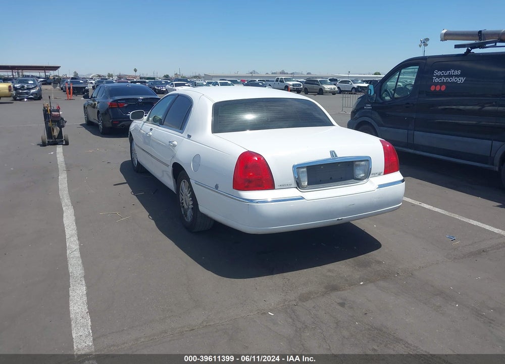 2008 LINCOLN TOWN CAR SIGNATURE LIMITED VIN: 2LNHM82W78X661248