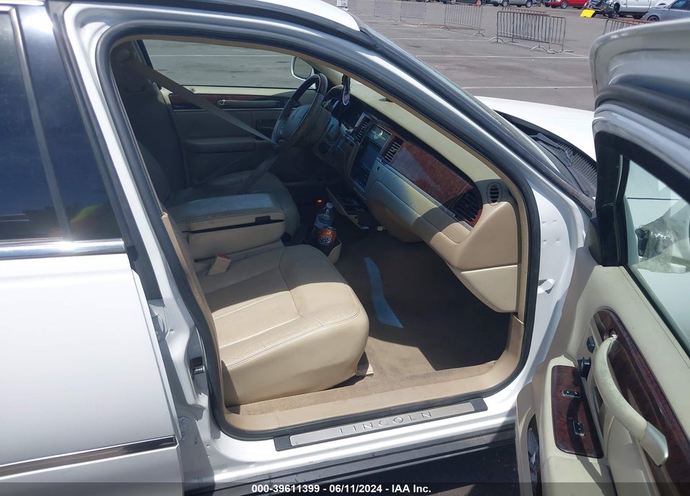 2008 LINCOLN TOWN CAR SIGNATURE LIMITED VIN: 2LNHM82W78X661248