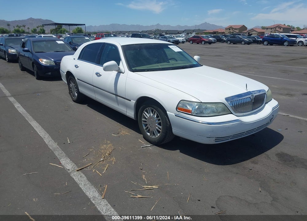 2008 LINCOLN TOWN CAR SIGNATURE LIMITED VIN: 2LNHM82W78X661248