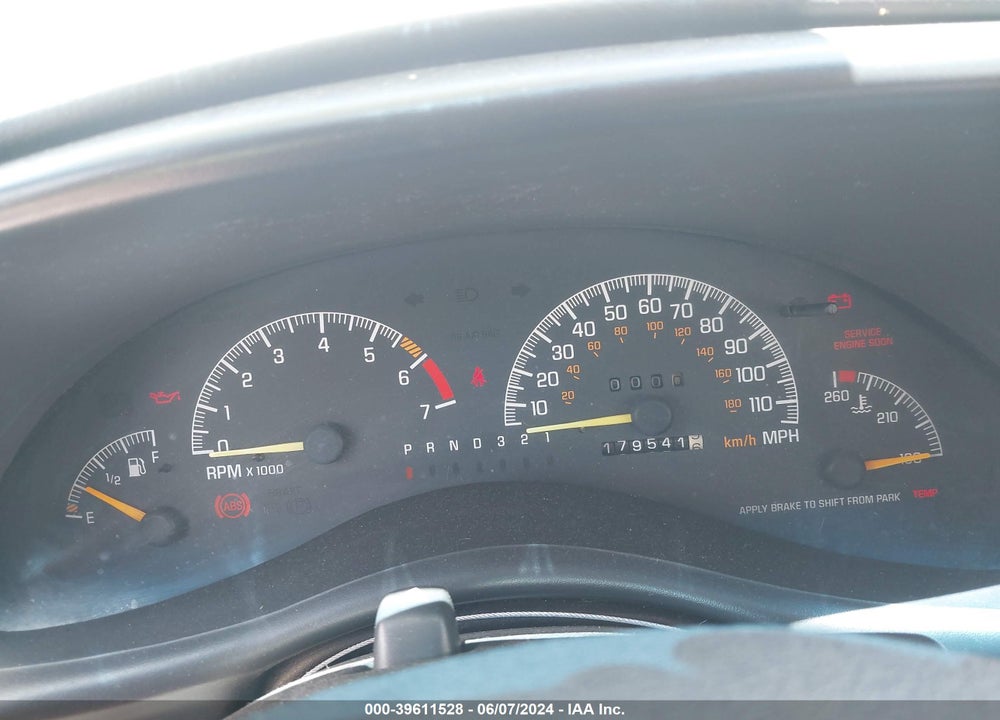2001 PONTIAC GRAND PRIX GTP VIN: 1G2WR52111F228448