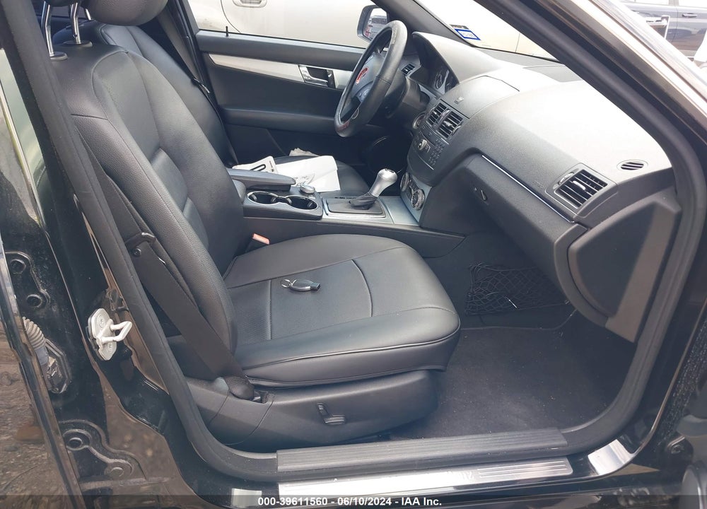 2008 MERCEDES-BENZ C 300 LUXURY/SPORT VIN: WDDGF54XX8R030573