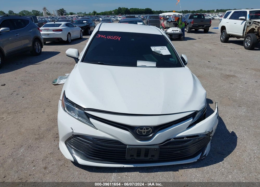 2018 TOYOTA CAMRY LE VIN: 4T1B11HK3JU589746