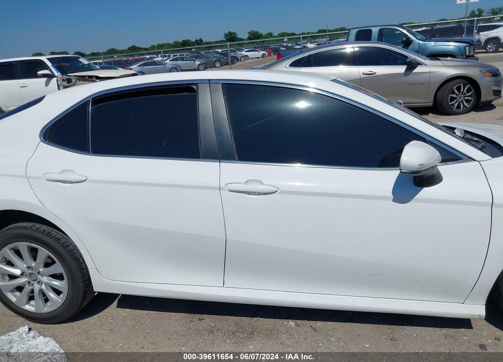 2018 TOYOTA CAMRY LE VIN: 4T1B11HK3JU589746