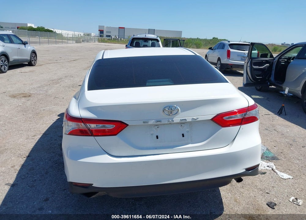 2018 TOYOTA CAMRY LE VIN: 4T1B11HK3JU589746
